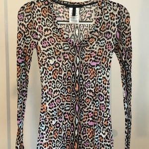 BCBG MAXAZRIA Cheetah Leopard Long Sleeve V Neck